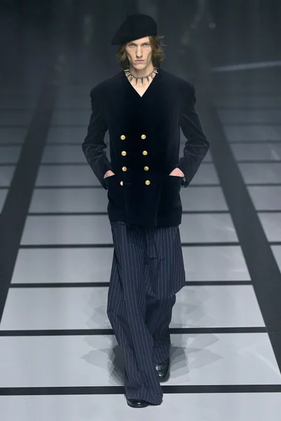 Look 74